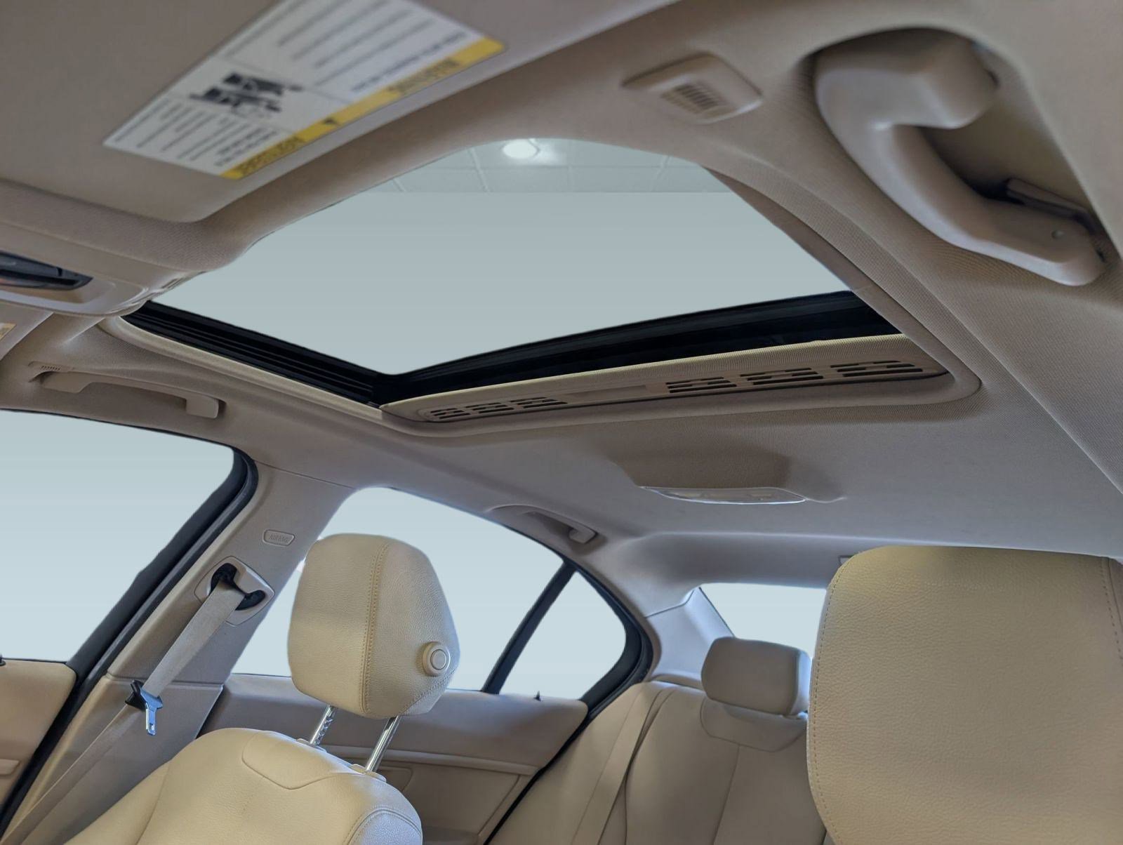 Used 2016 BMW 320i Sedan image 15