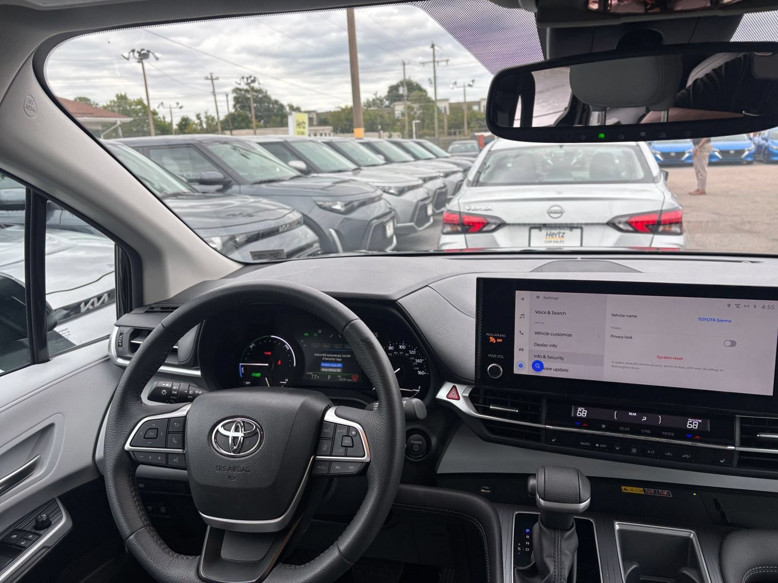 Used 2025 Toyota Sienna XLE FWD image 37