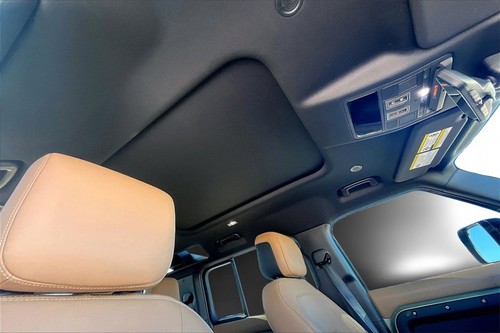 Certified 2025 Land Rover Defender 110 X-Dynamic SE image 17