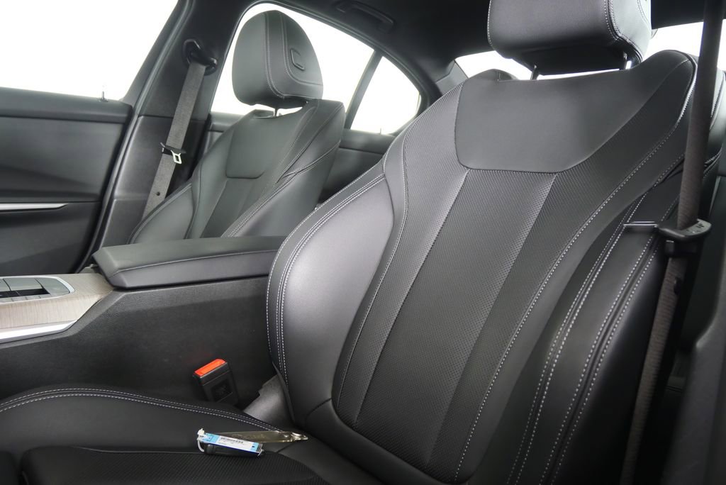 Certified 2025 BMW 330i Sedan image 10