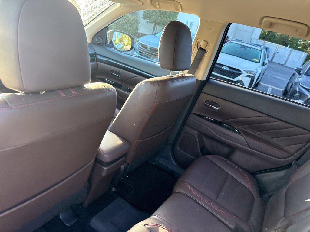 Used 2018 Mitsubishi Outlander GT AWD/4WD image 13