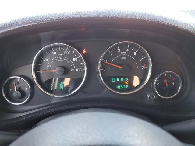 Used 2014 Jeep Wrangler Unlimited Sahara w/ Connectivity Group image 25