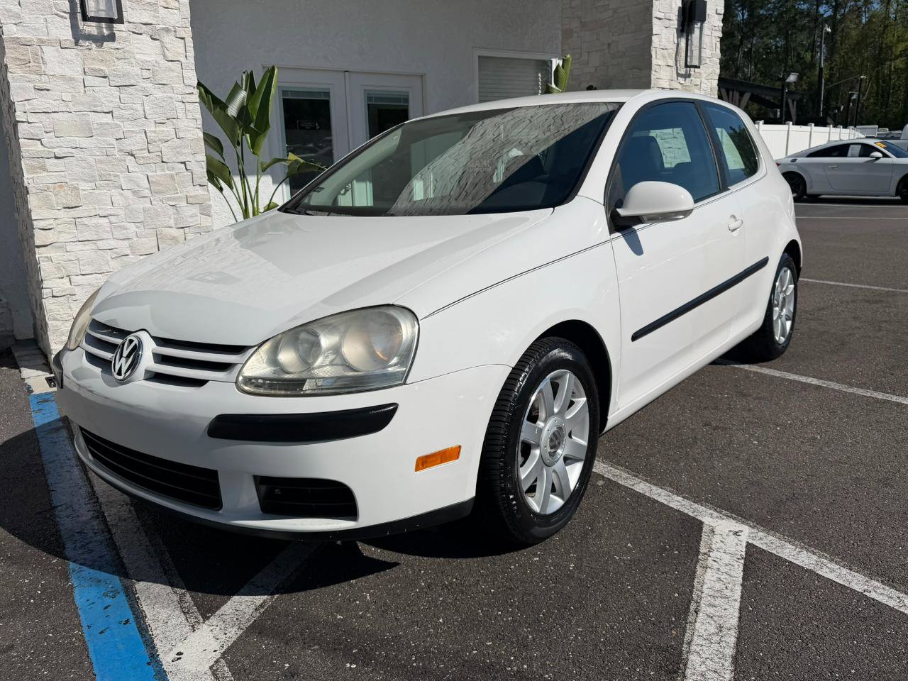 Used 2009 Volkswagen Rabbit S image 3