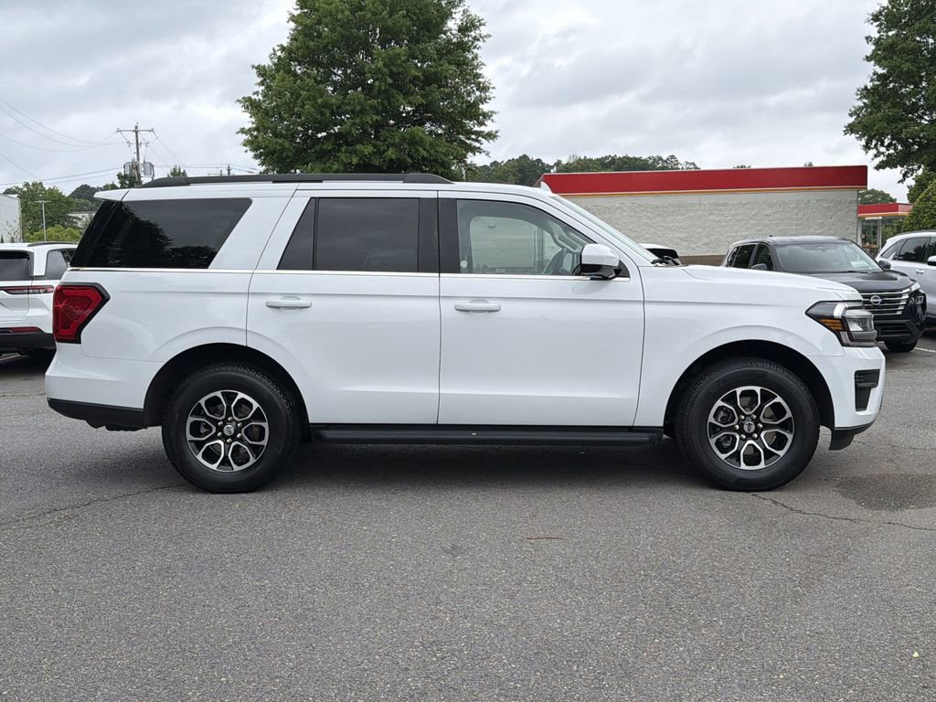 Used 2024 Ford Expedition XLT AWD/4WD image 2