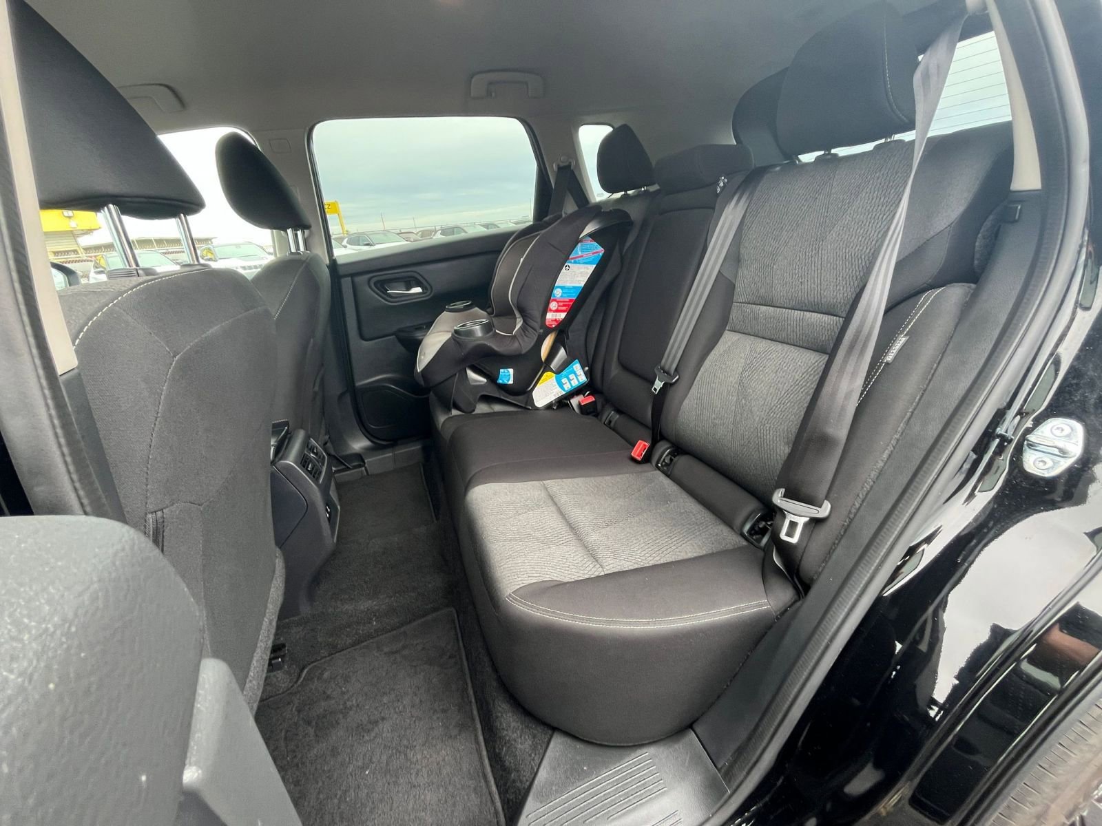 Used 2025 Nissan Rogue SV image 28