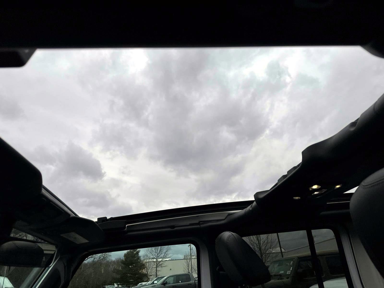 Used 2023 Jeep Wrangler Unlimited Sahara w/ Cold Weather Group image 10