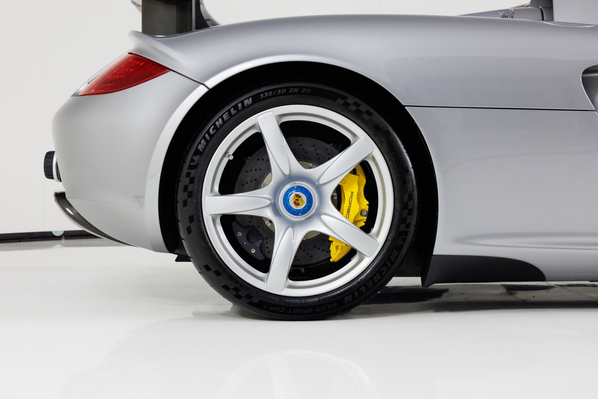 Used 2004 Porsche Carrera GT RWD image 13