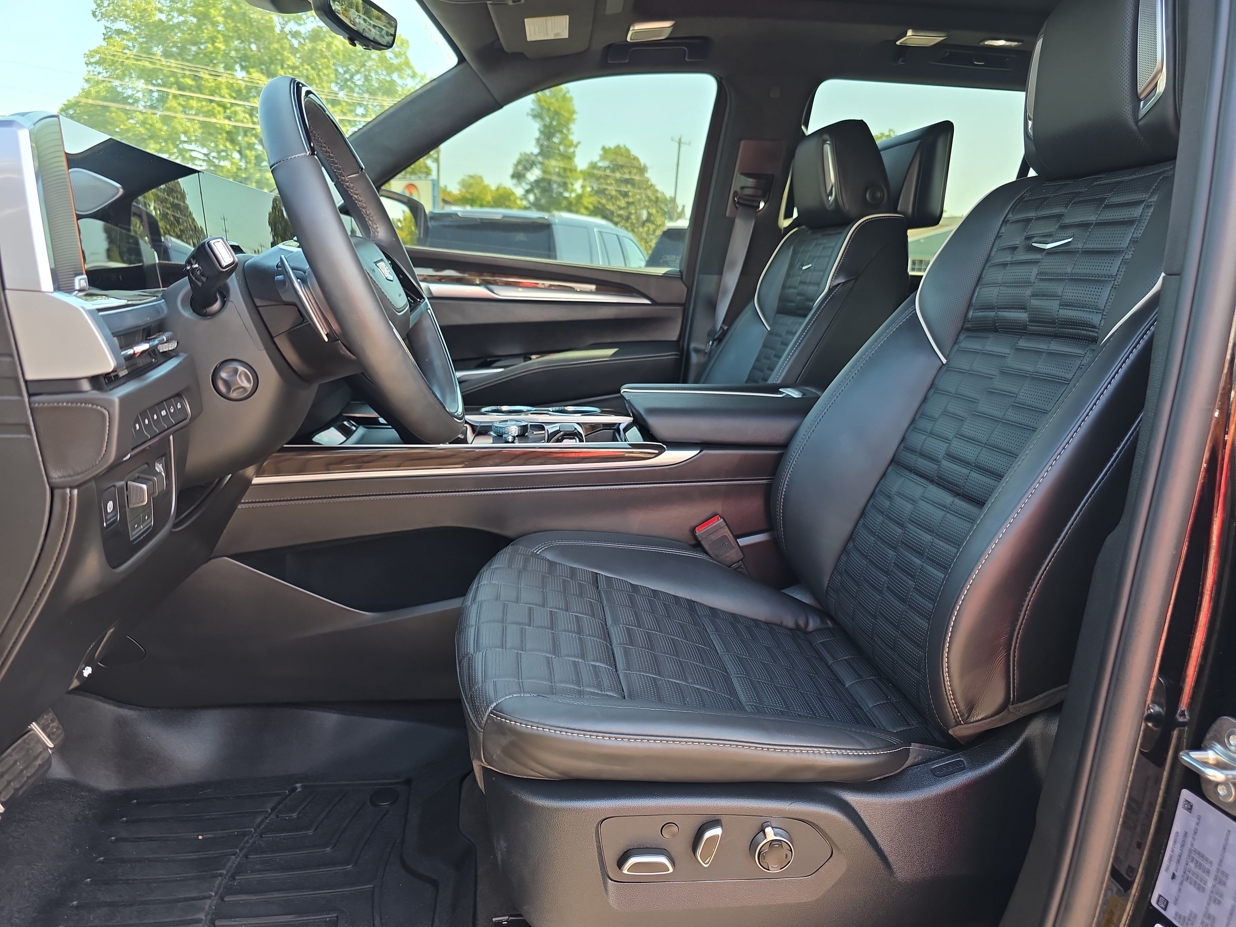 Used 2026 Cadillac Escalade Platinum Sport AWD/4WD image 10