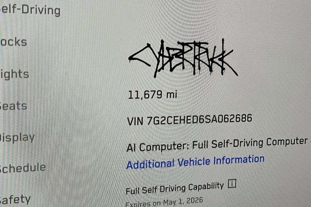 Used 2025 Tesla Cybertruck AWD Crew Cab image 27