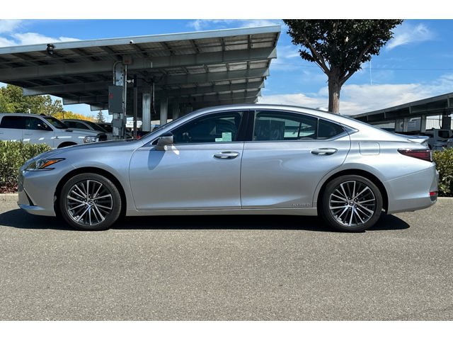 Certified 2022 Lexus ES 300h w/ Premium Package FWD image 7