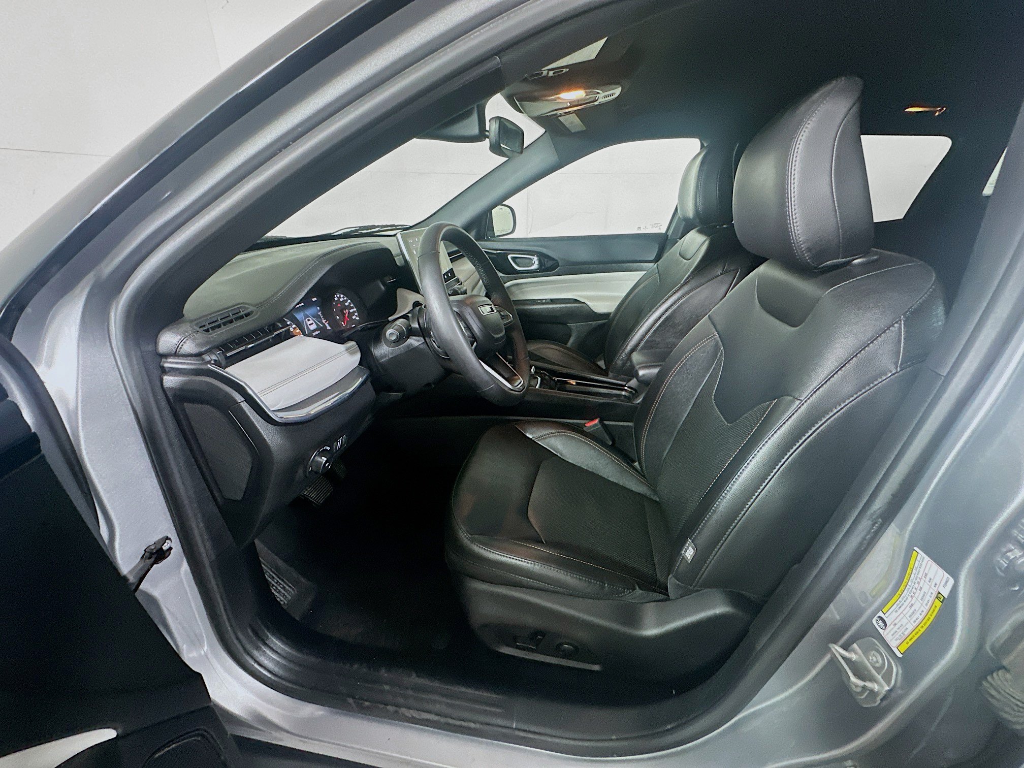 Used 2023 Jeep Compass Limited AWD/4WD image 13