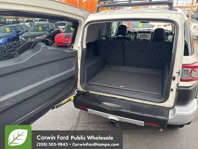 Used 2012 Toyota FJ Cruiser 4WD image 30