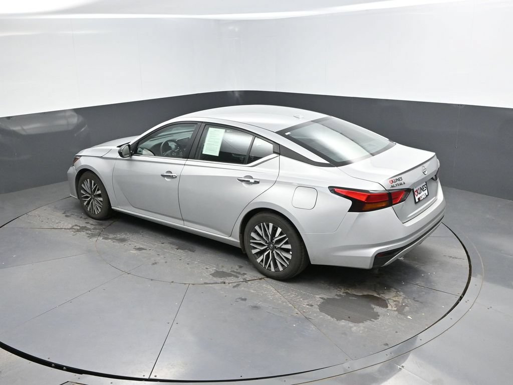 Used 2025 Nissan Altima 2.5 SV FWD image 24