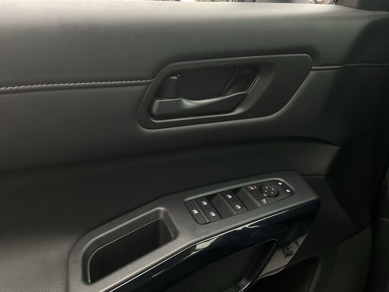 Used 2025 Nissan Pathfinder SV FWD image 22