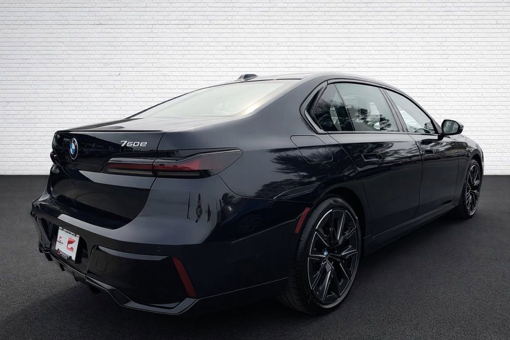 Used 2025 BMW 750e xDrive image 4