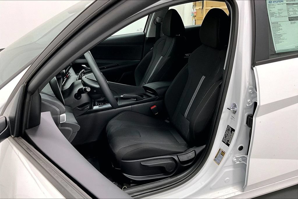 Used 2026 Hyundai Elantra SE FWD image 24