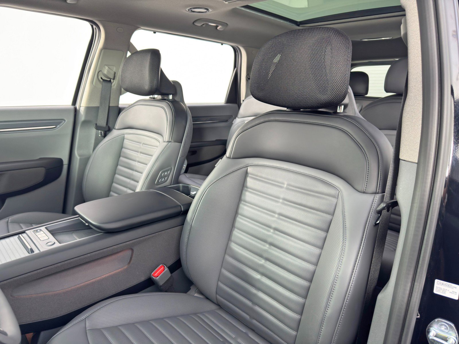 Used 2026 Kia EV9 Land image 41