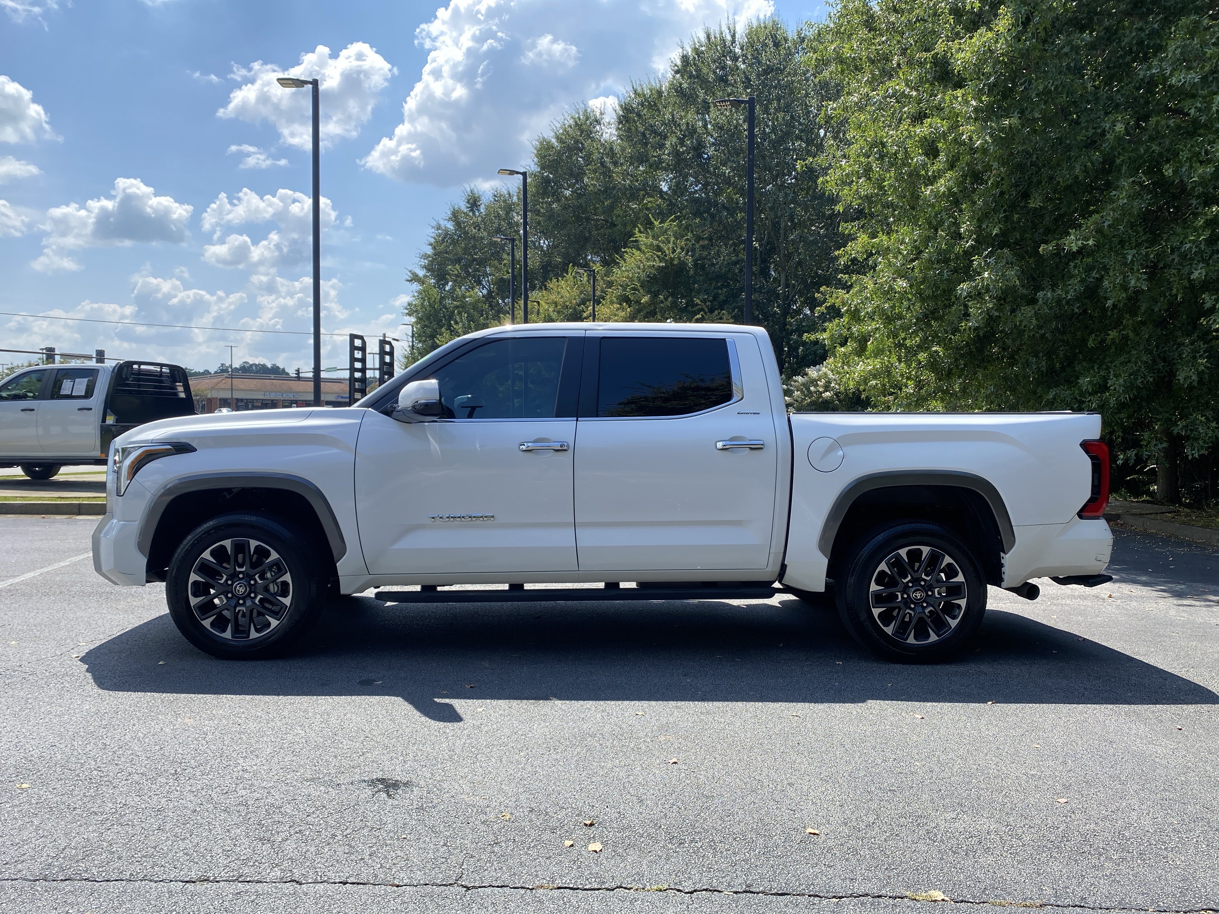 Used 2025 Toyota Tundra Limited AWD/4WD image 46