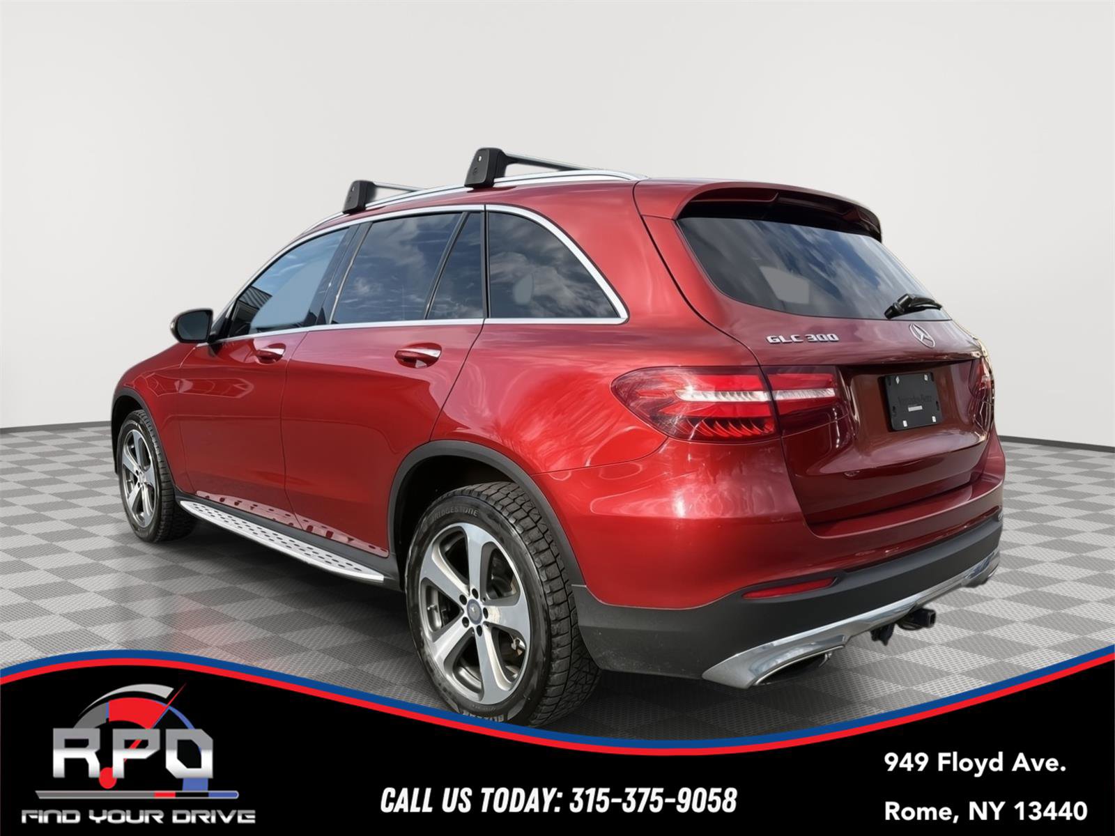 Used 2017 Mercedes-Benz GLC 300 4MATIC image 3