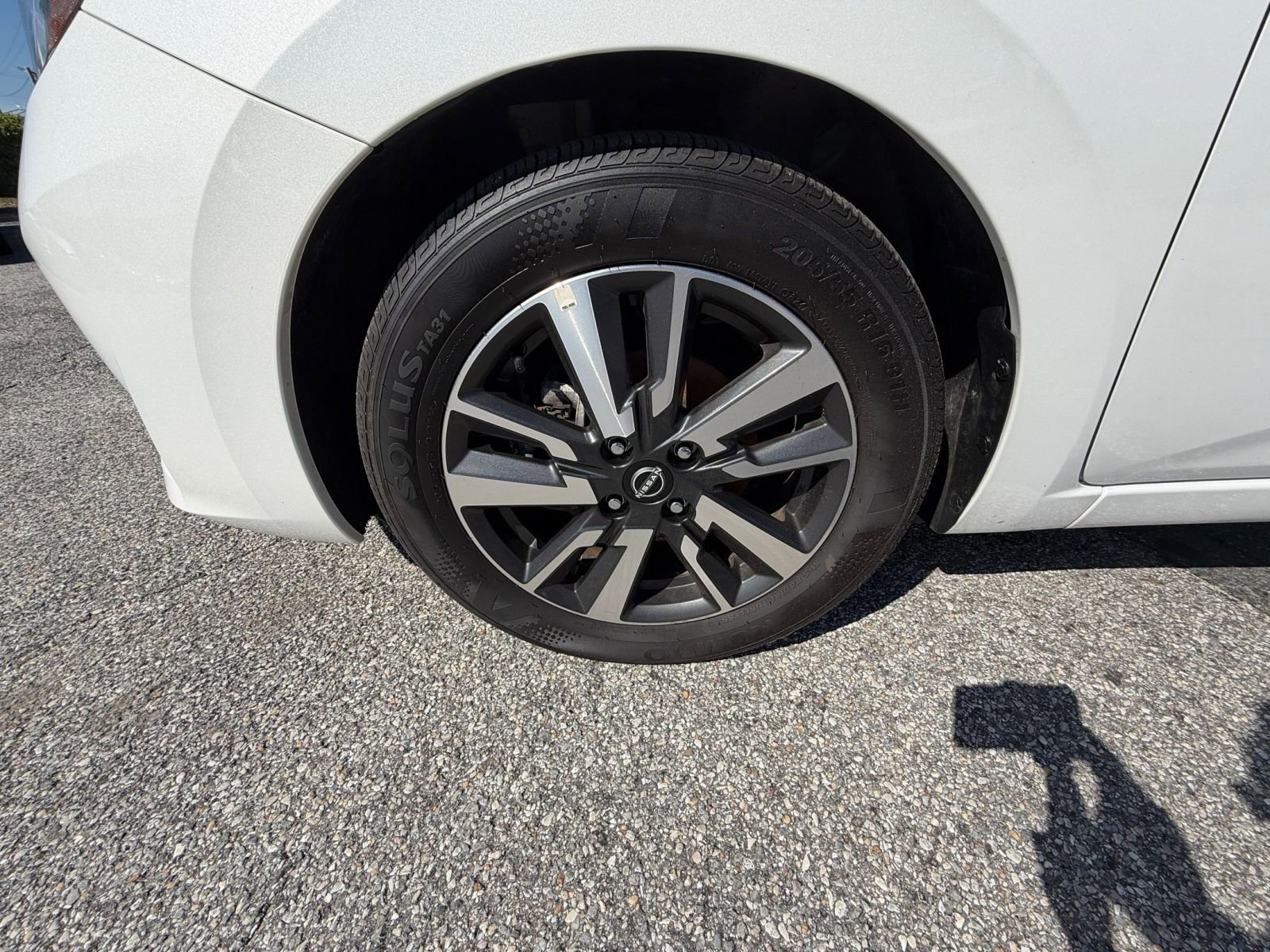 Used 2025 Nissan Versa SV image 32