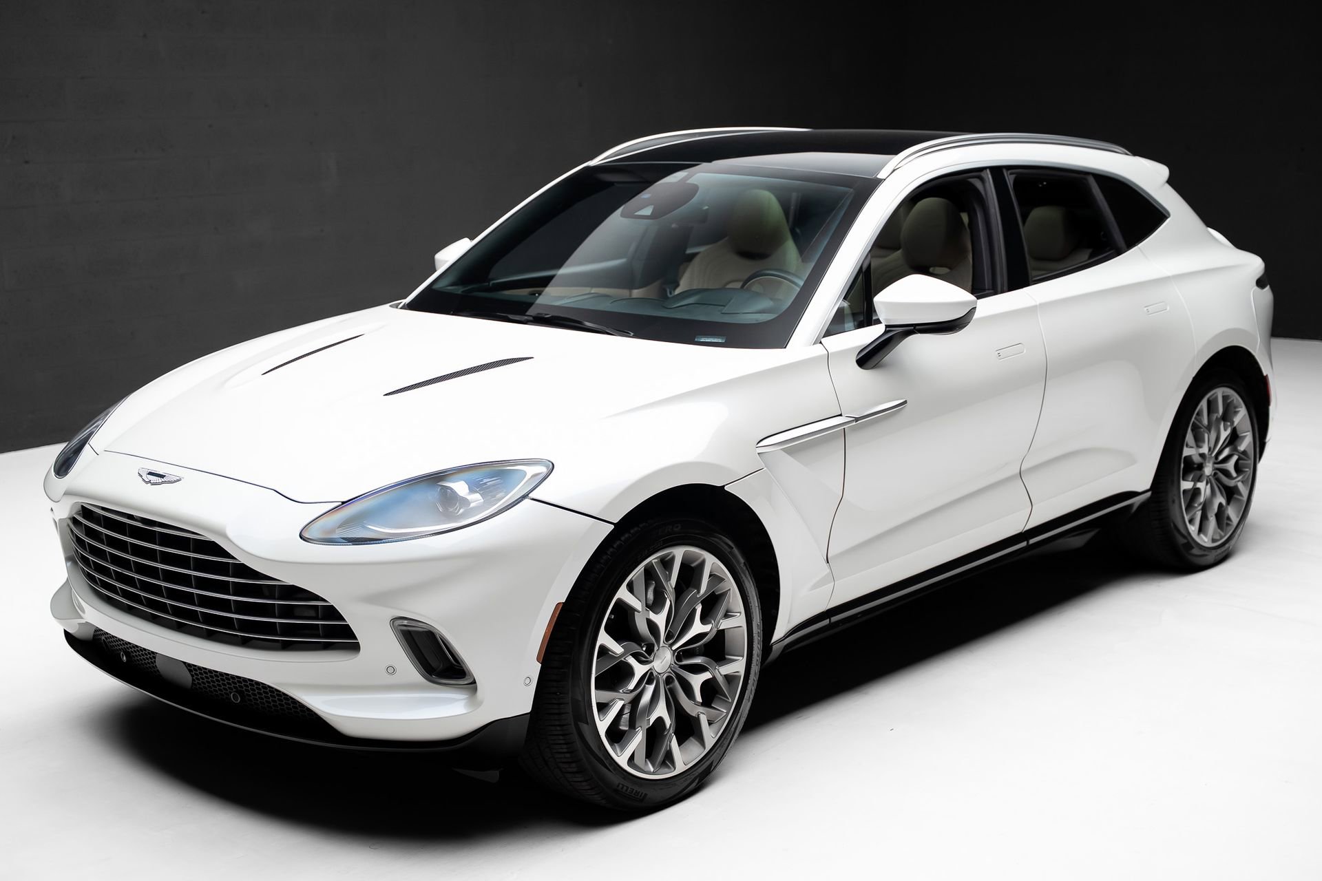 Used 2021 Aston Martin DBX AWD/4WD image 5