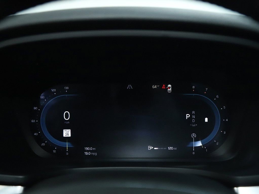 Used 2025 Volvo V60 B5 Cross Country Plus image 27