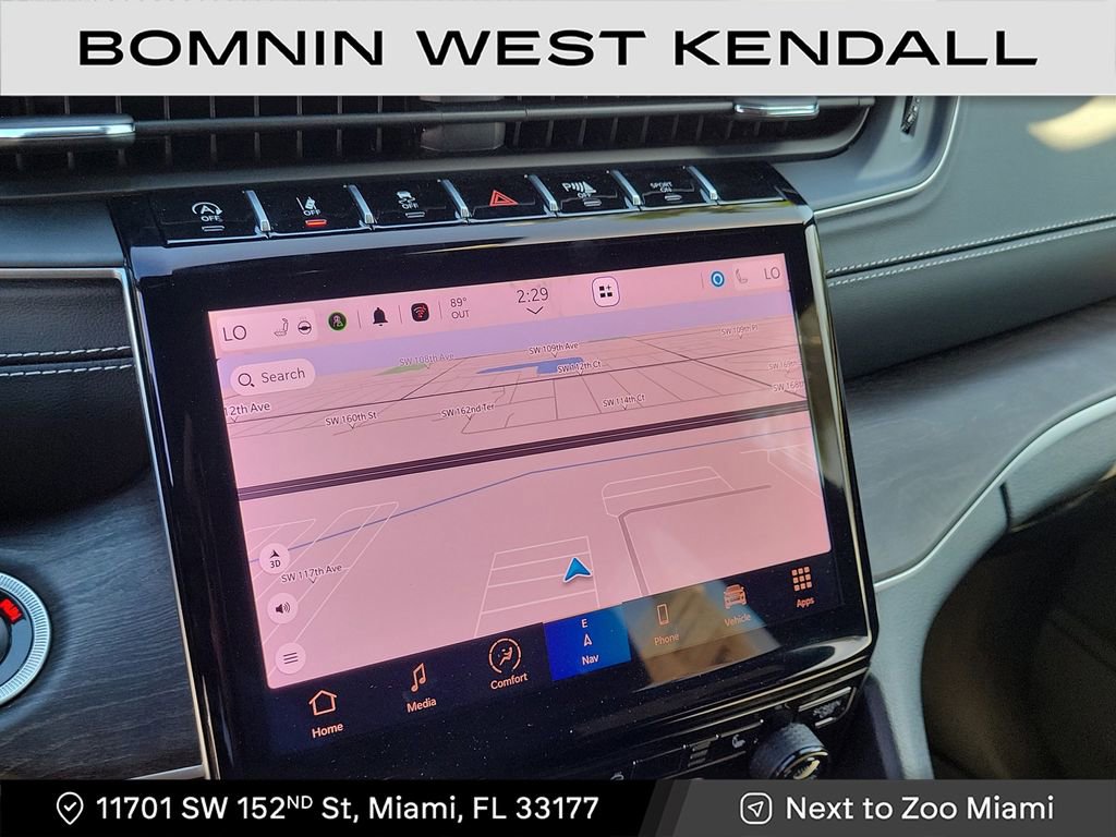 Used 2025 Jeep Grand Cherokee Limited w/ Black Appearance Package image 16