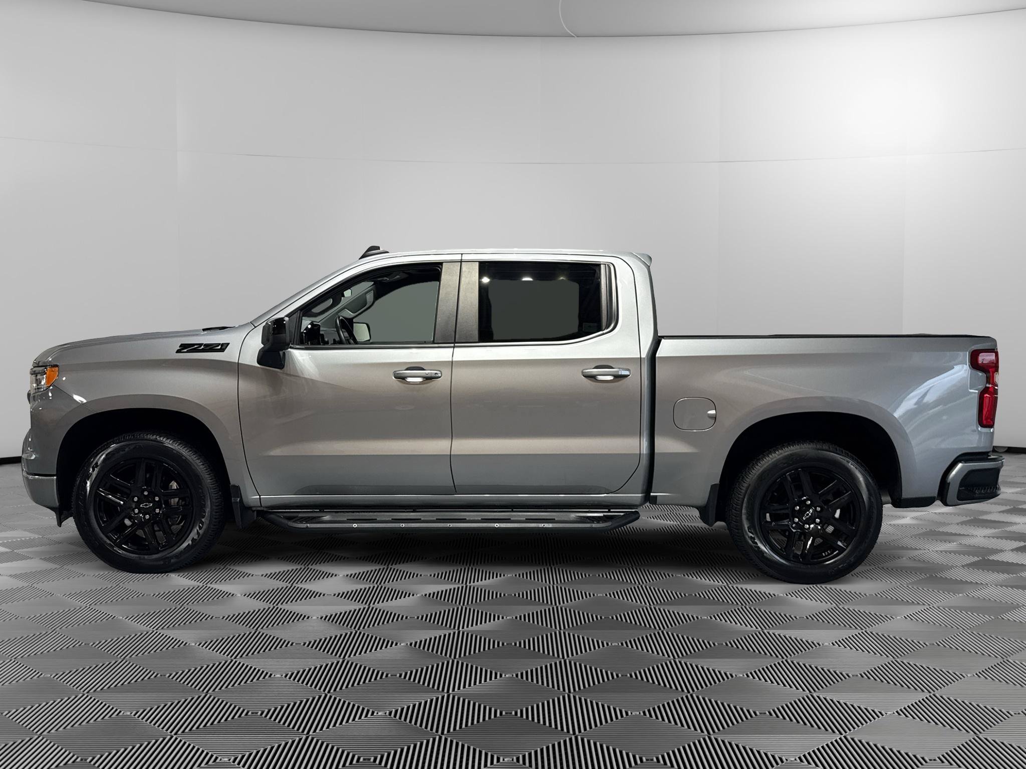 Used 2023 Chevrolet Silverado 1500 RST w/ Convenience Package II AWD/4WD image 2