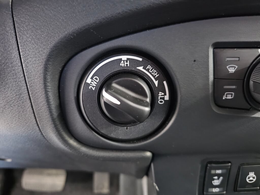 Used 2022 Nissan Frontier SV AWD/4WD image 22