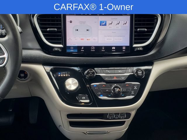 Used 2023 Chrysler Pacifica Touring-L FWD image 28