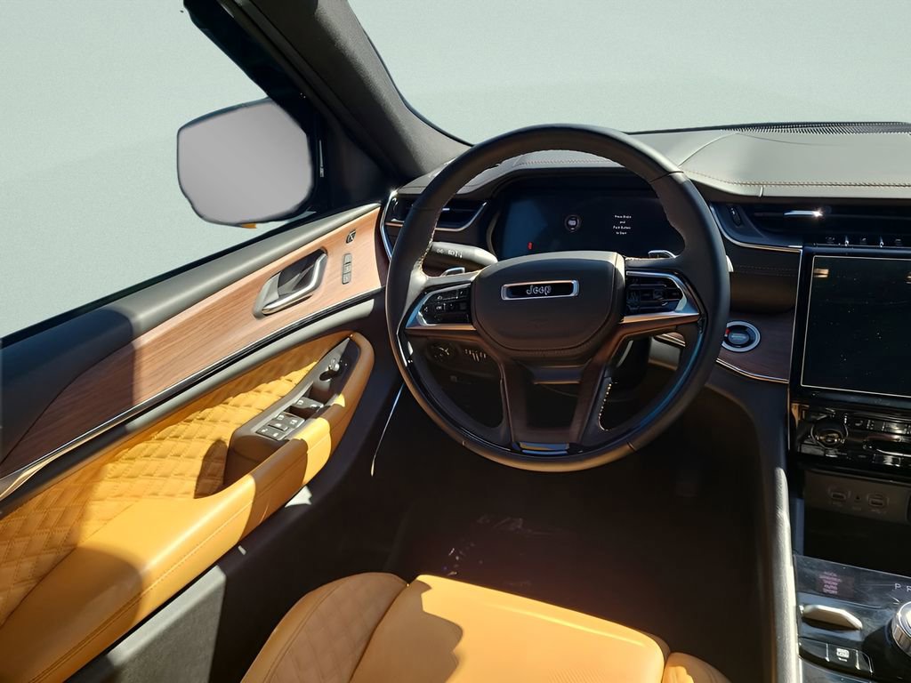 Used 2025 Jeep Grand Cherokee Summit image 7