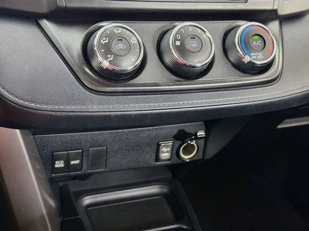 Used 2016 Toyota RAV4 LE FWD image 18