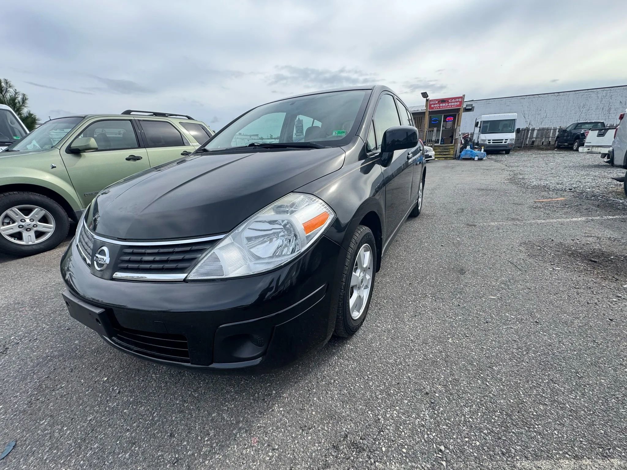 Used 2009 Nissan Versa SL w/ Convenience Pkg image 3