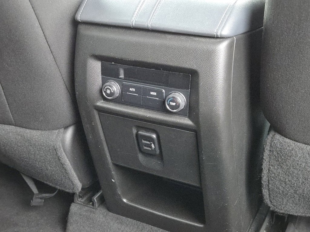 Used 2018 Chevrolet Traverse LT image 33