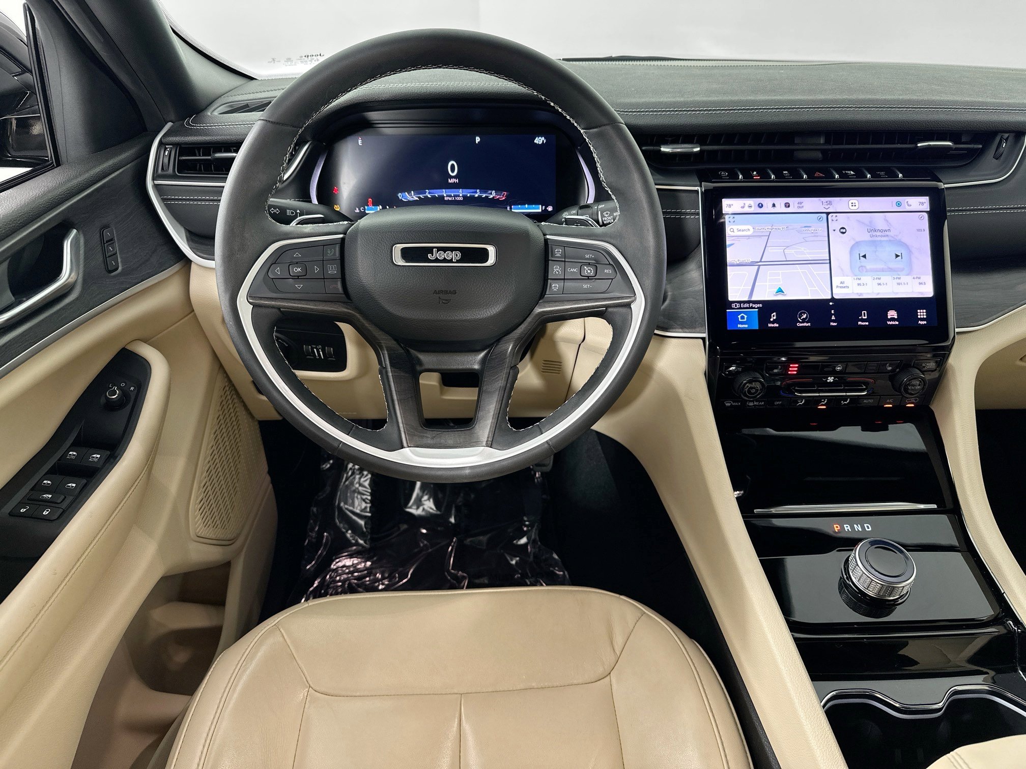 Used 2023 Jeep Grand Cherokee Limited w/ Black Appearance Package image 22