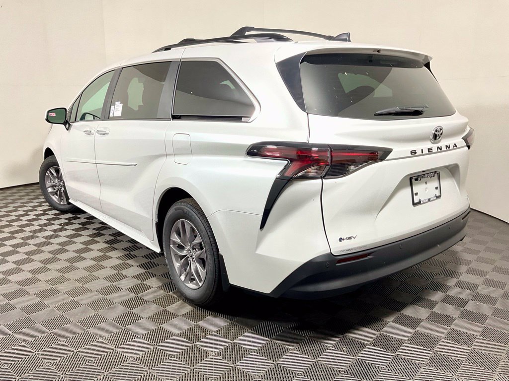 New 2026 Toyota Sienna XLE FWD image 13