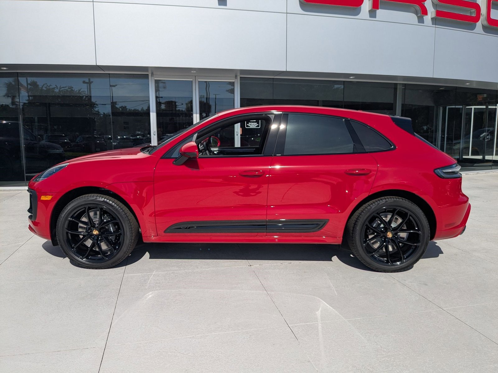New 2026 Porsche Macan GTS image 2