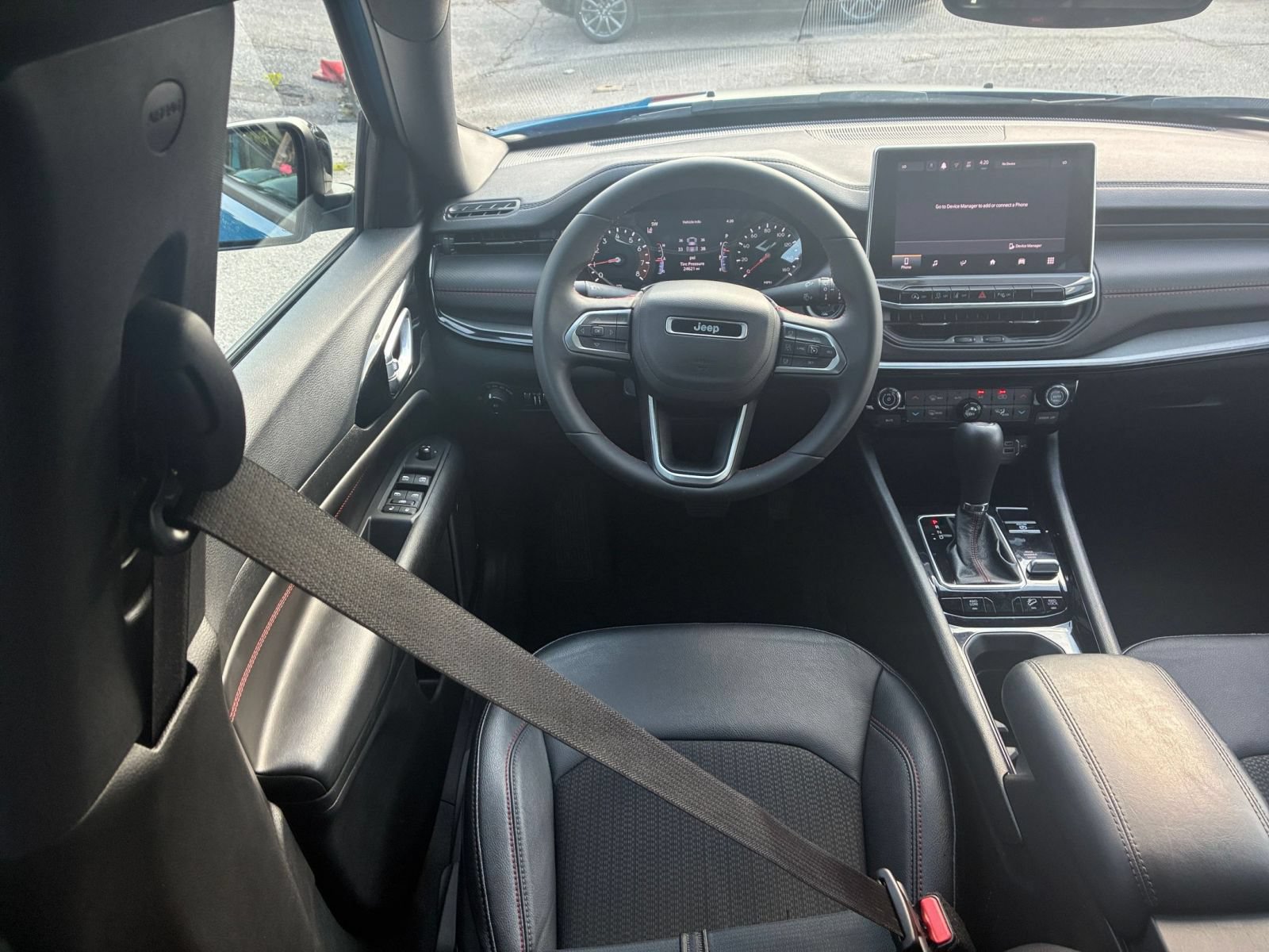 Used 2025 Jeep Compass Trailhawk AWD/4WD image 28