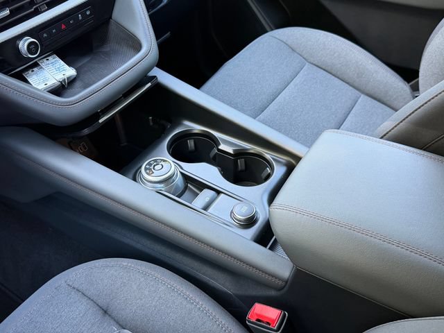 Used 2025 Ford Explorer Active AWD/4WD image 13
