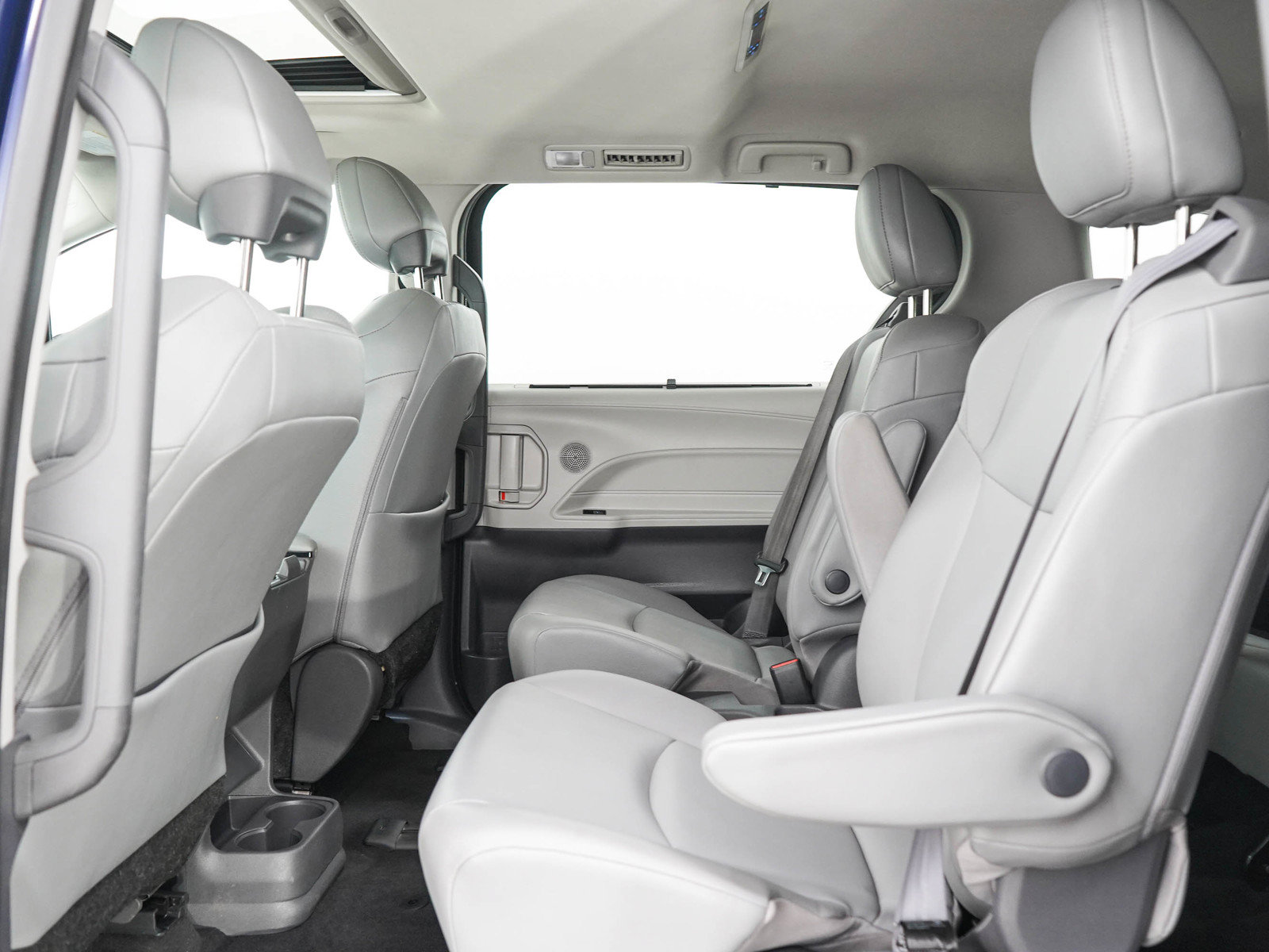 Used 2021 Toyota Sienna XLE w/ XLE Plus Package AWD/4WD image 16
