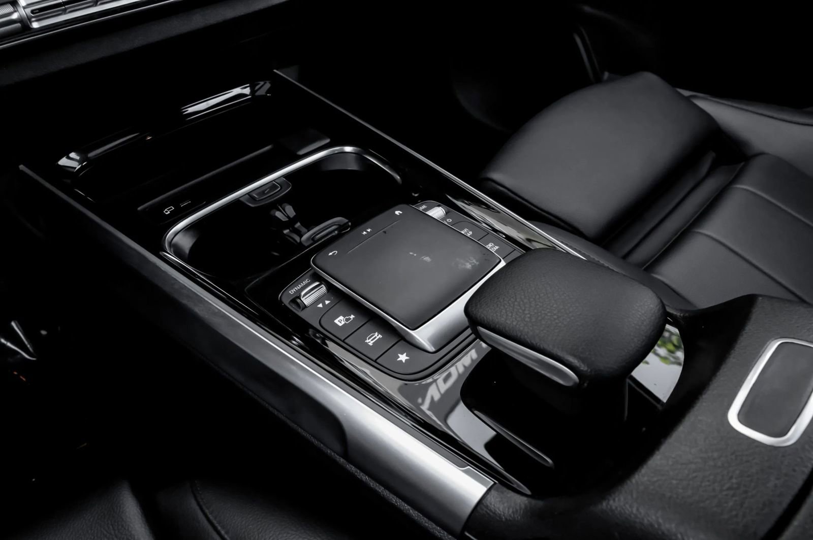 Used 2021 Mercedes-Benz GLB 250 4MATIC w/ Premium Package image 26