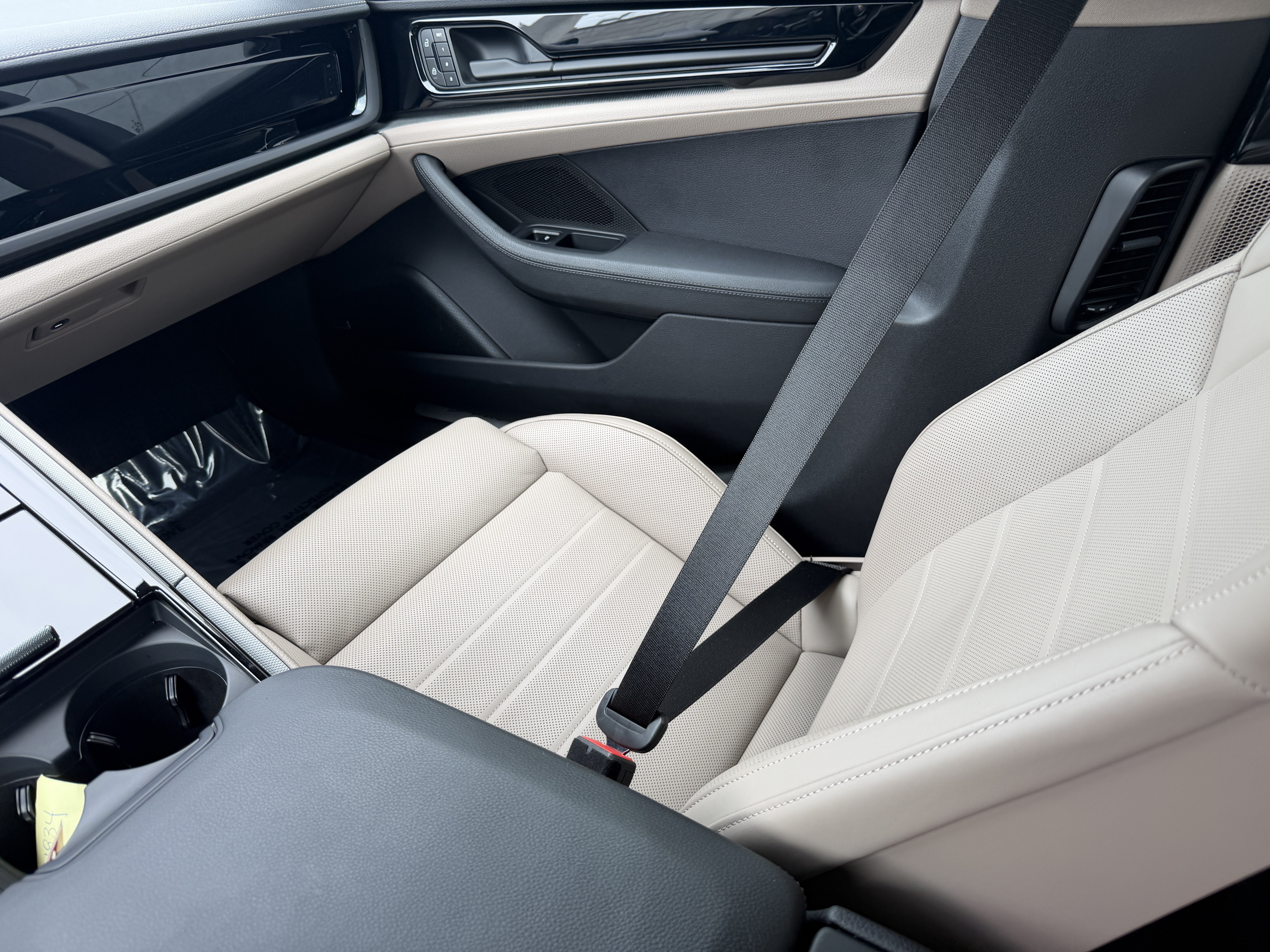 Certified 2025 Porsche Panamera 4 E-Hybrid AWD/4WD image 18