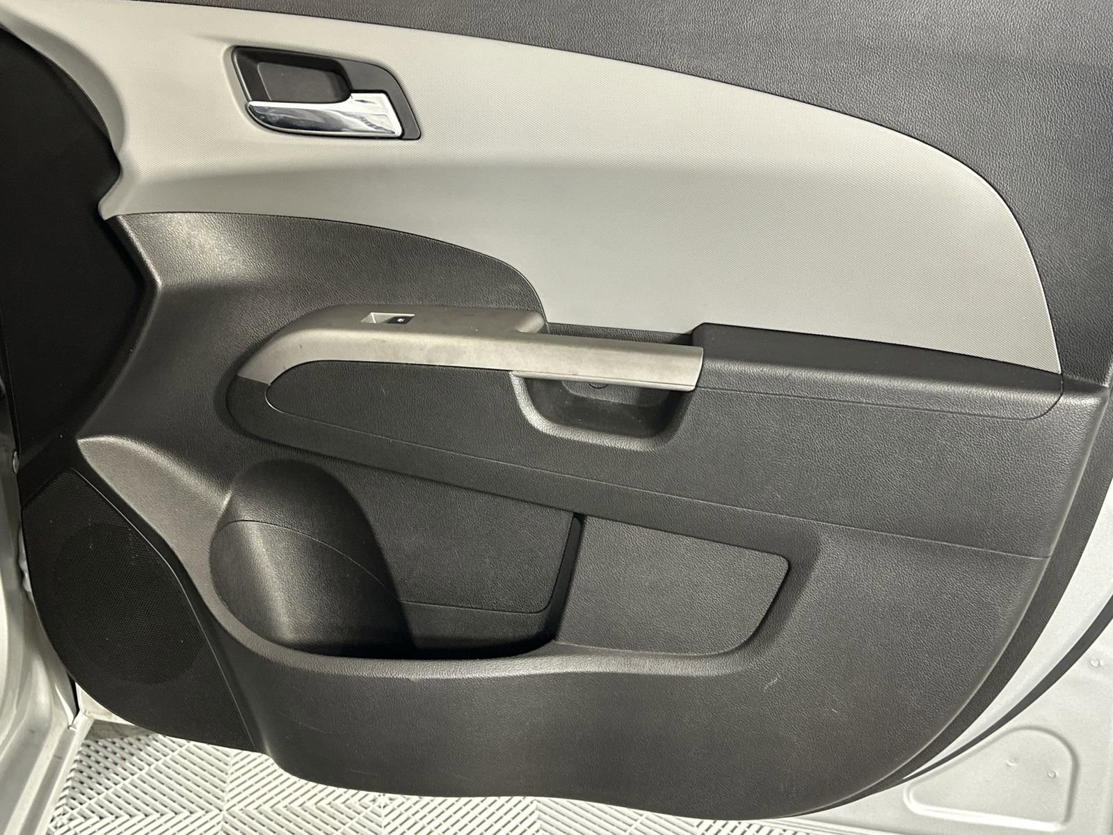 Used 2019 Chevrolet Sonic Premier FWD image 31