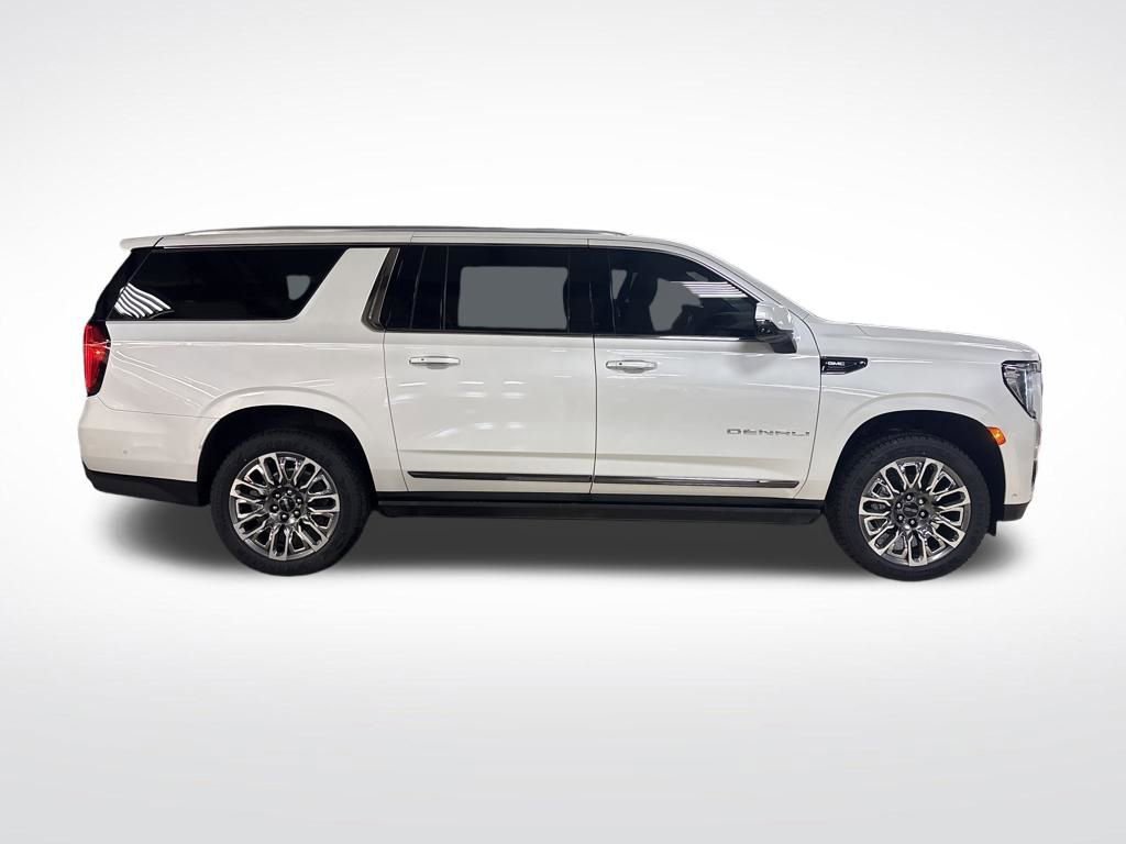 Certified 2024 GMC Yukon XL Denali Ultimate AWD/4WD image 7