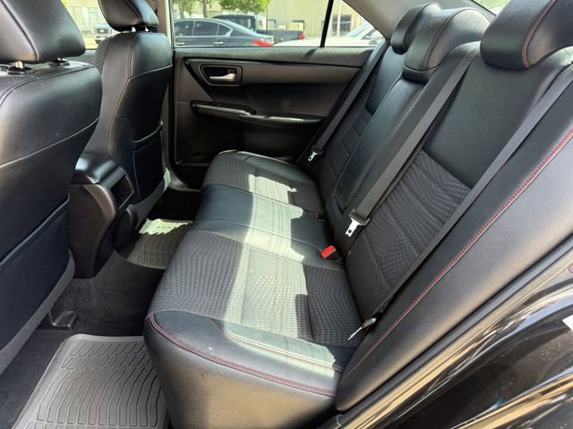 Used 2015 Toyota Camry SE FWD image 25