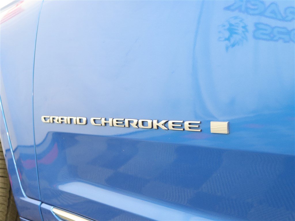 Used 2023 Jeep Grand Cherokee Summit AWD/4WD image 28