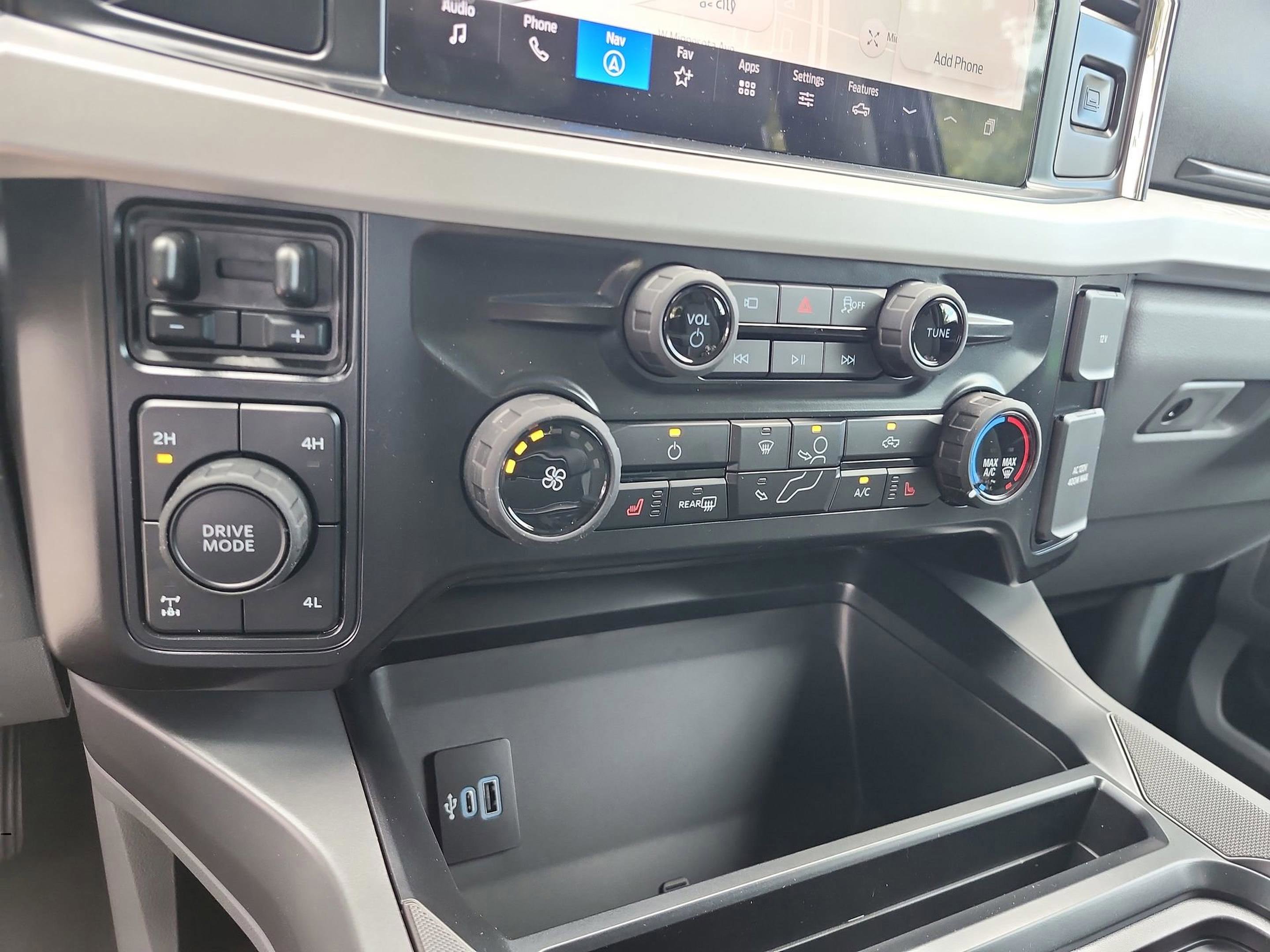 New 2026 Ford F250 XLT w/ XLT Premium Package image 31