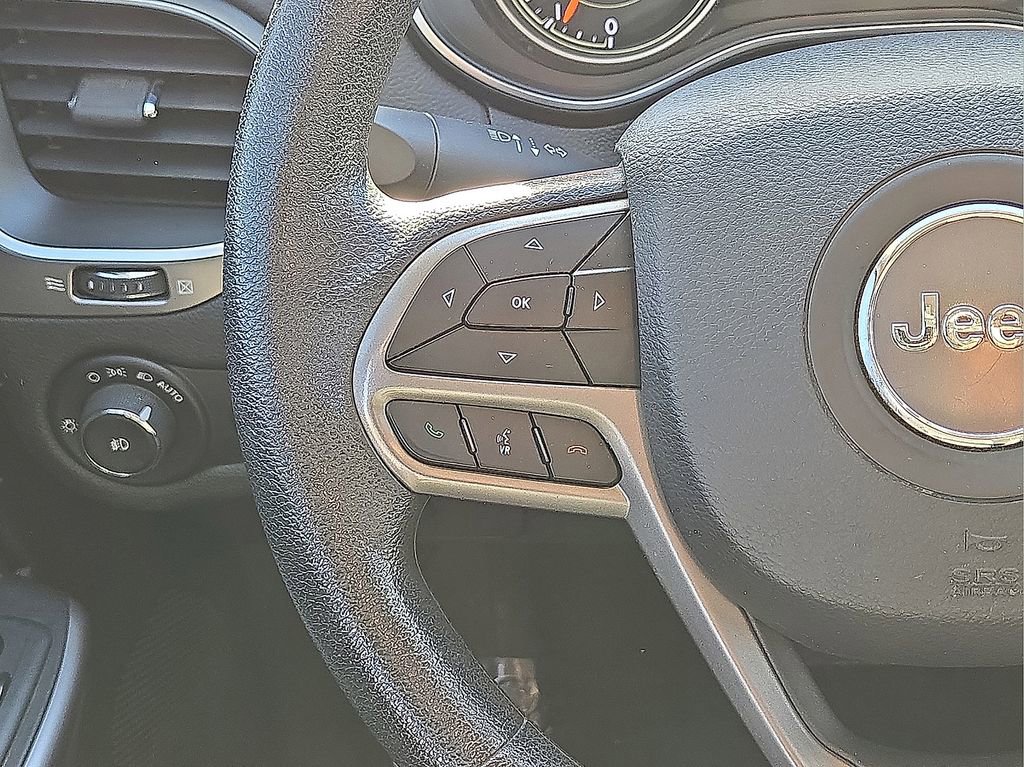 Used 2019 Jeep Cherokee Latitude w/ Popular Appearance Group image 19