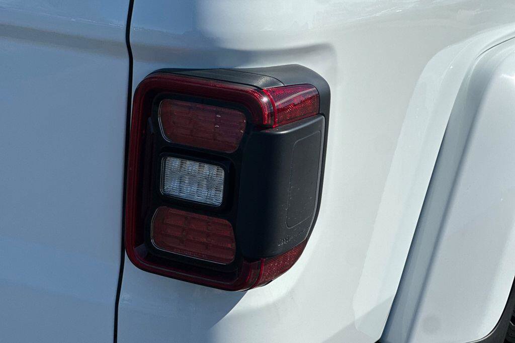 New 2026 Jeep Gladiator Rubicon w/ Safety Group AWD/4WD image 24