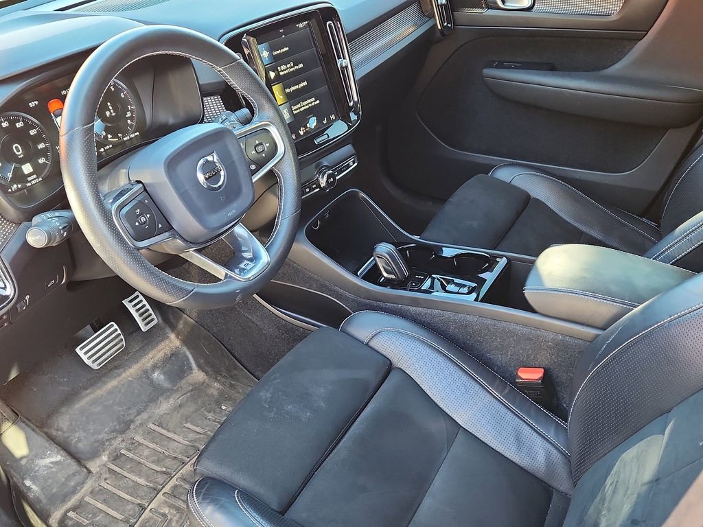 Used 2020 Volvo XC40 T5 R-Design w/ Protection Package Premier image 8